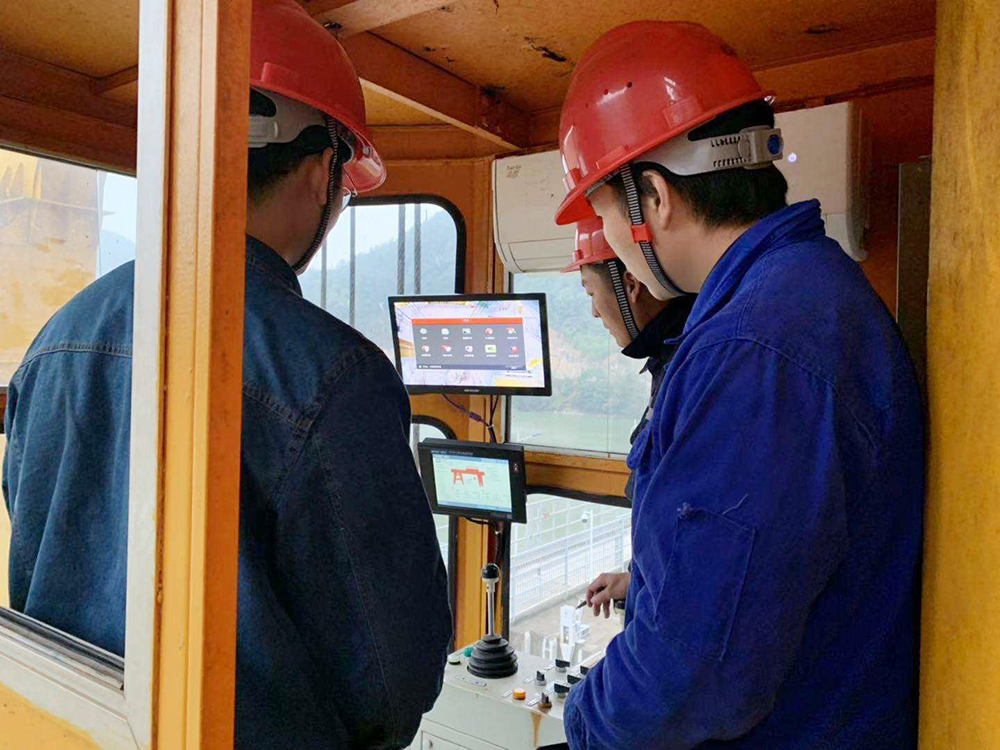 監(jiān)控系統(tǒng)幫助司機(jī)在操作設(shè)備時(shí)可更直觀(guān)的了解整車(chē)設(shè)備的運(yùn)行情況