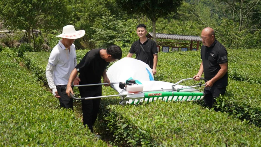 微特捐贈農(nóng)具 助力鄉(xiāng)村振興3.jpg