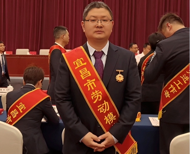 祝賀！微特工程師張艷波榮獲宜昌市&ldquo;勞動(dòng)模范&rdquo;稱(chēng)號(hào)